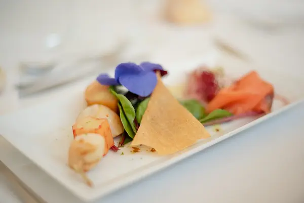 Aux Saveurs Denoual propose un accompagnement traiteur du vin d'honneur jusqu'au brunch du lendemain de mariage